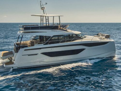 Luxury catamaran Prestige M48 cruising