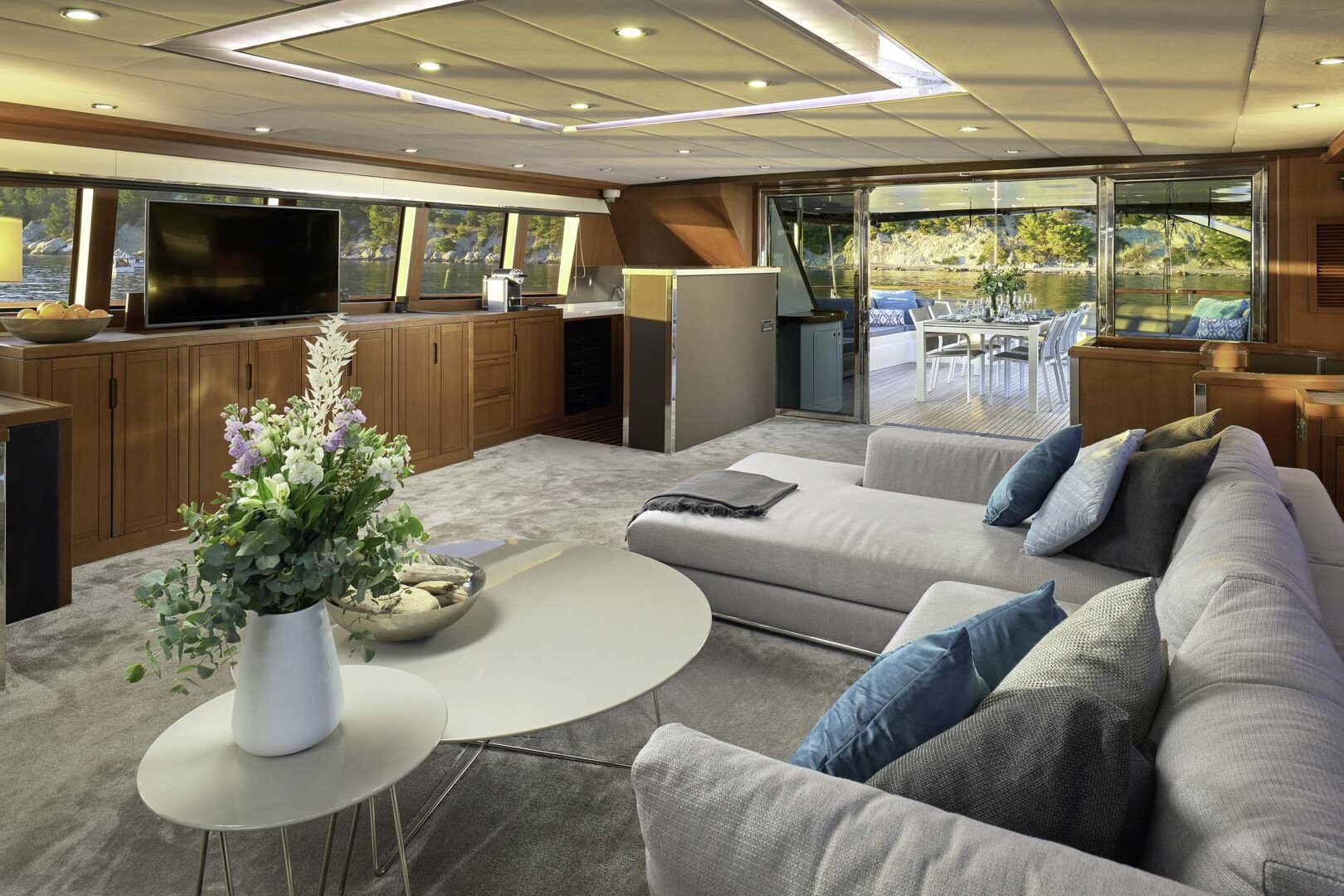 Luxury sailing yacht San Limi salon view