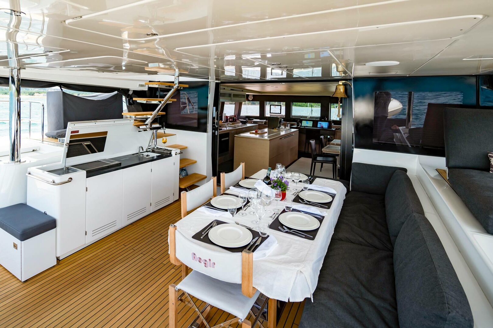 Lagoon Power 630 aft dining area