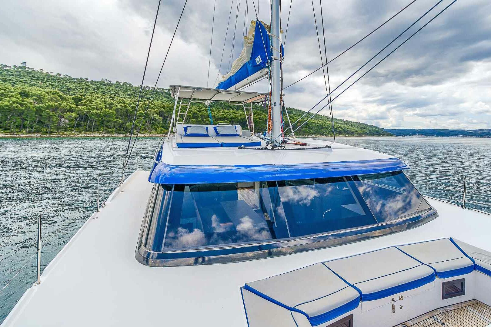 Luna 49 flybridge view