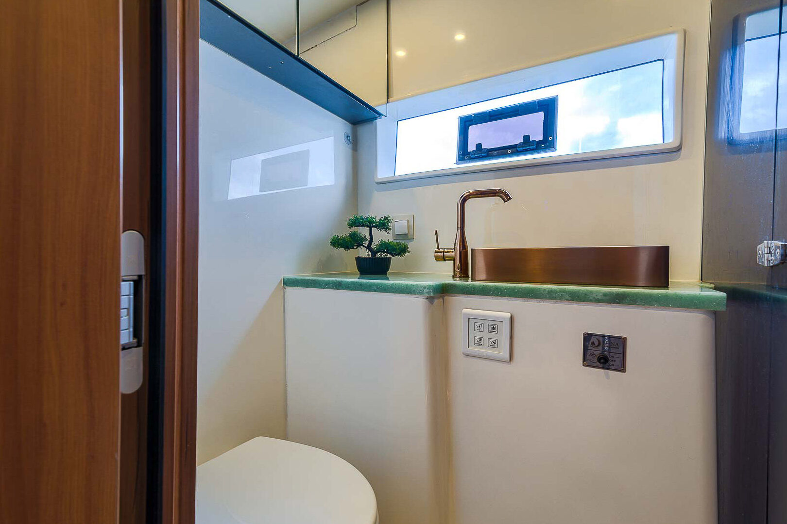 Luna 49 bathroom