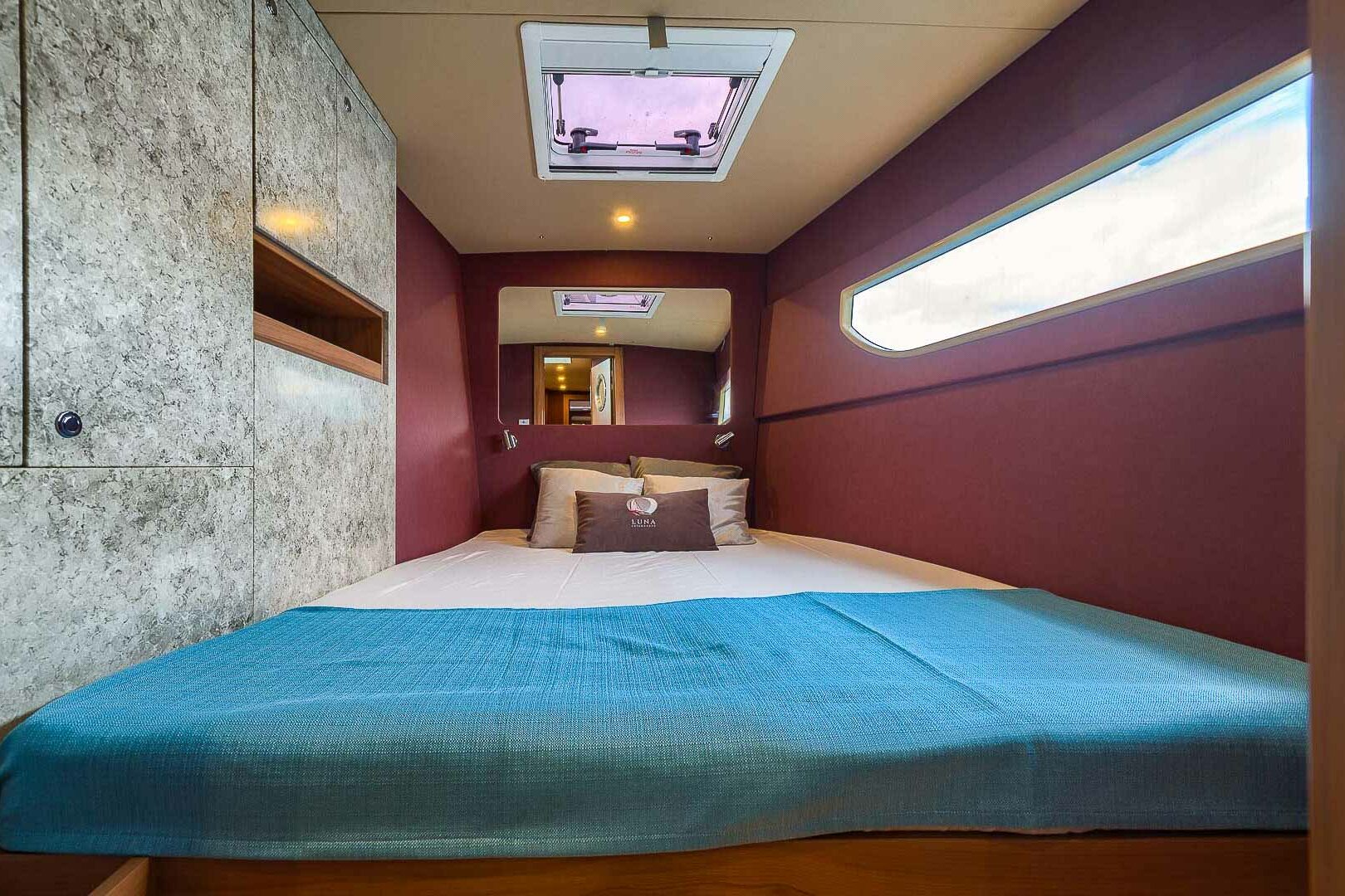Luna 49 double cabin blue