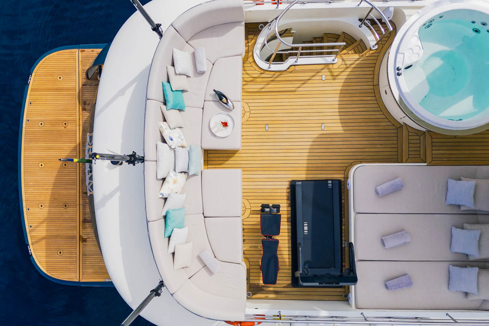 Dream flybridge aerial
