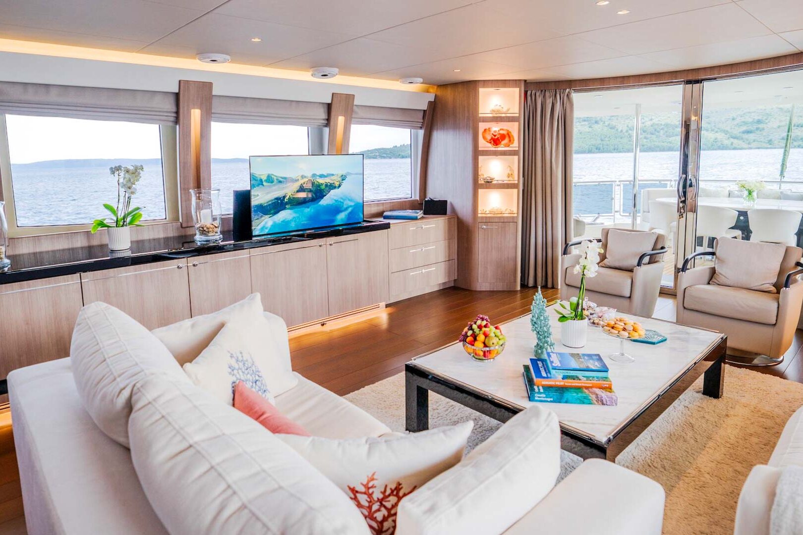 Dream salon facing aft