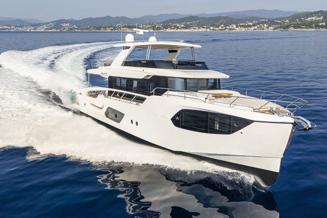 Absolute Navetta 70 cruising
