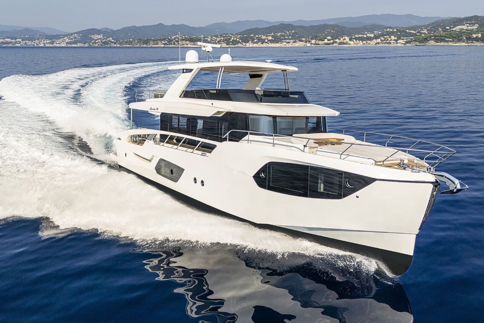 Absolute Navetta 70 cruising
