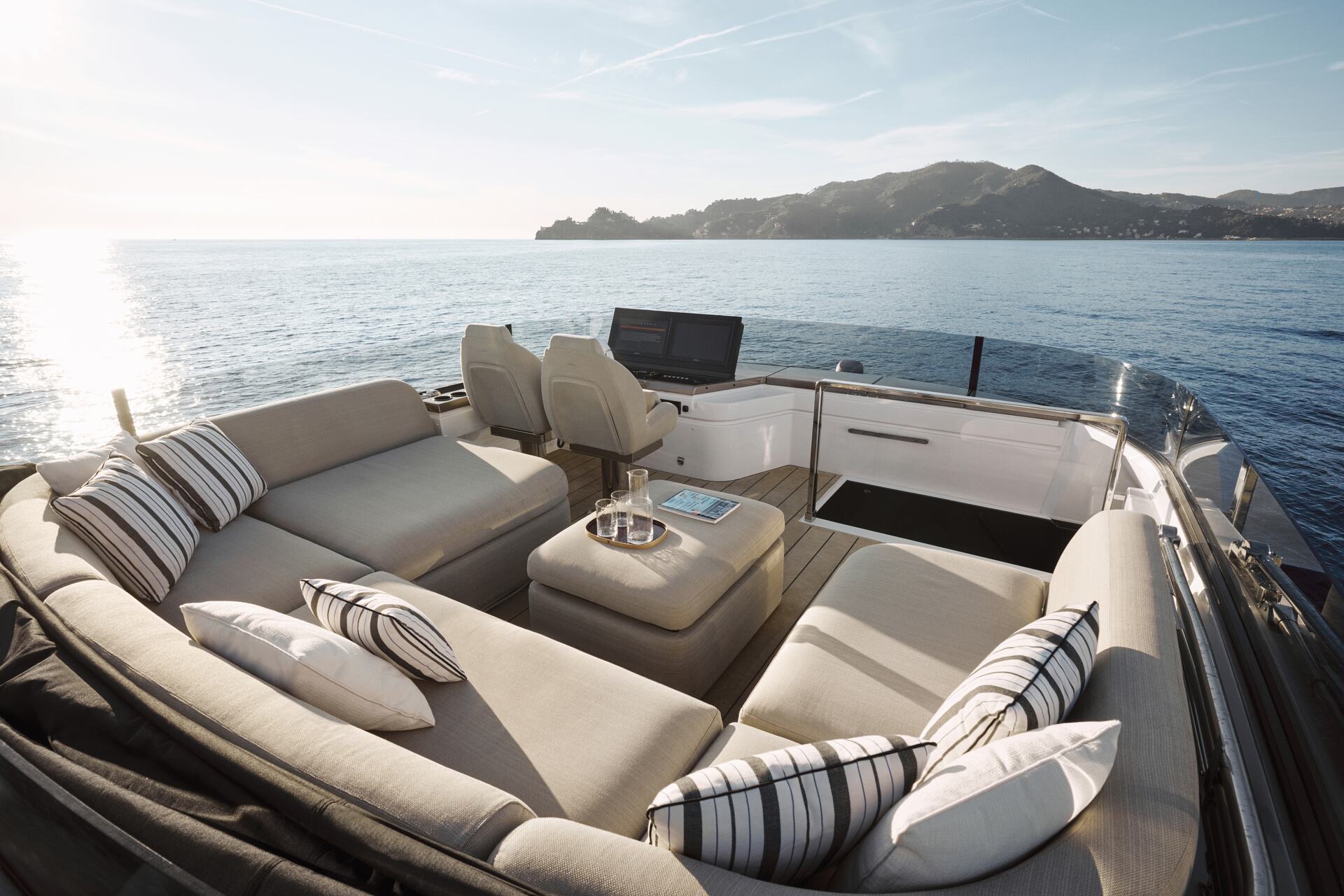 Azimut Seadeck 7