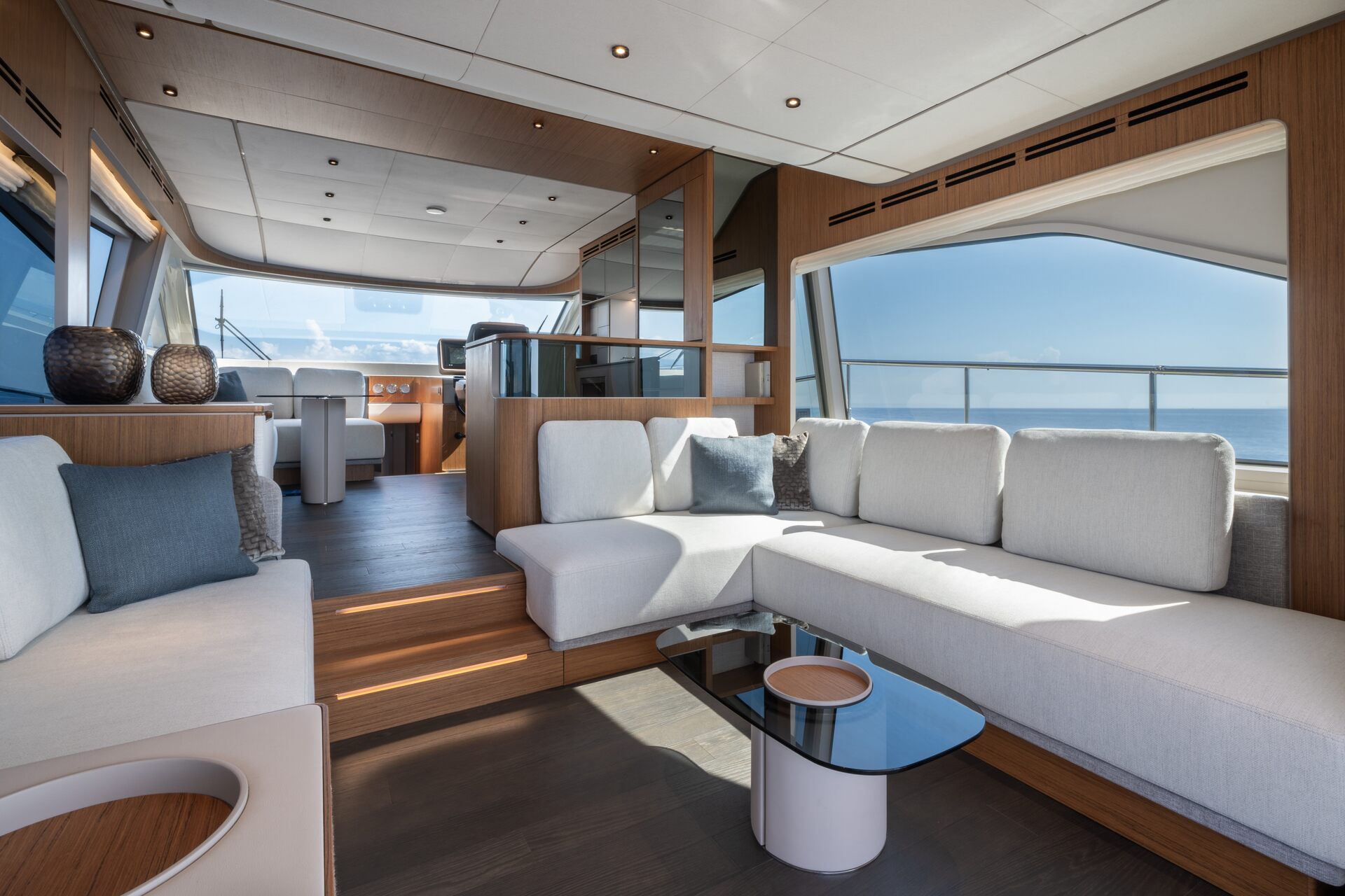 Ferretti Yachts 670 Saloon