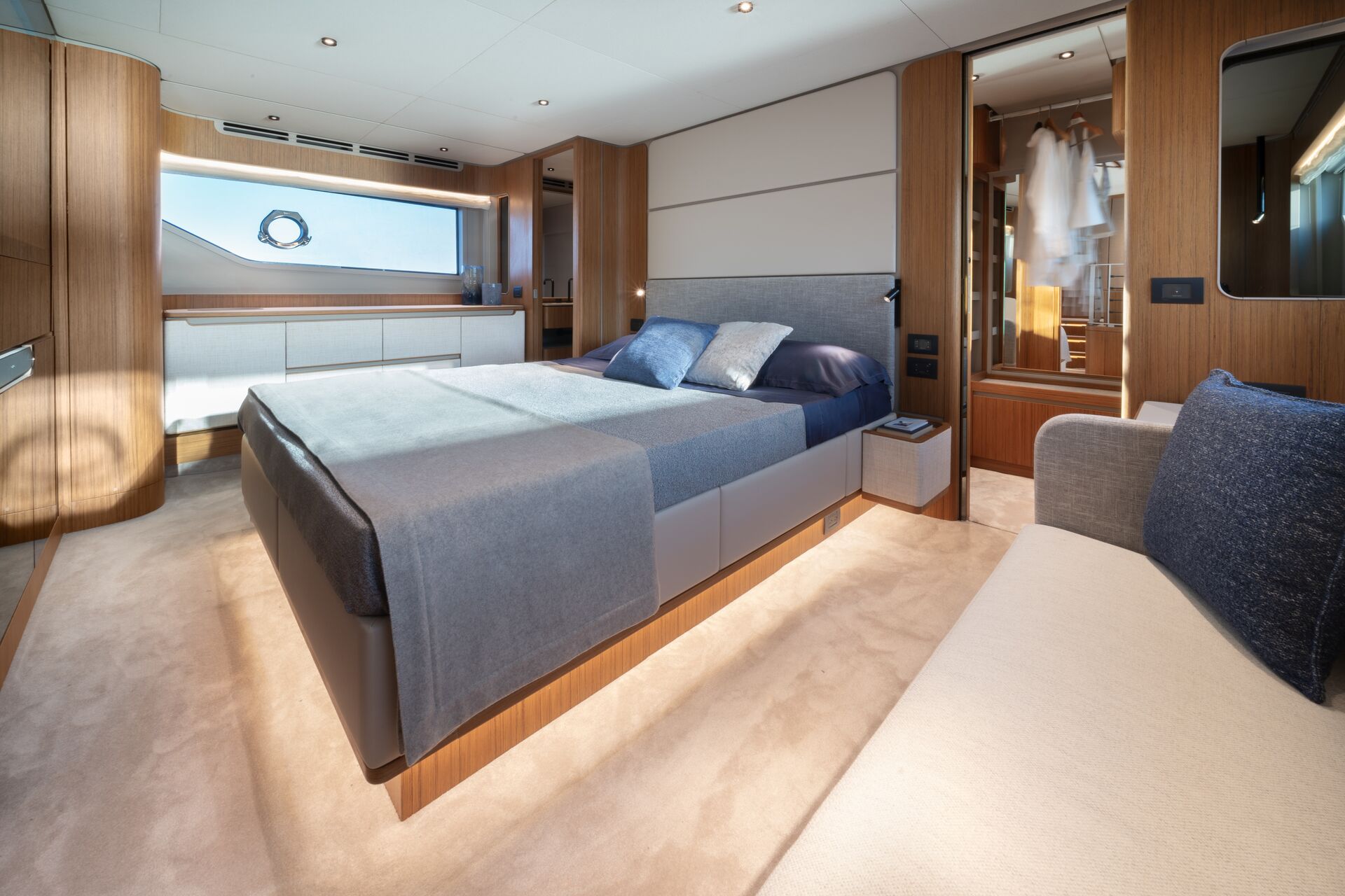 Ferretti Yachts Cabins