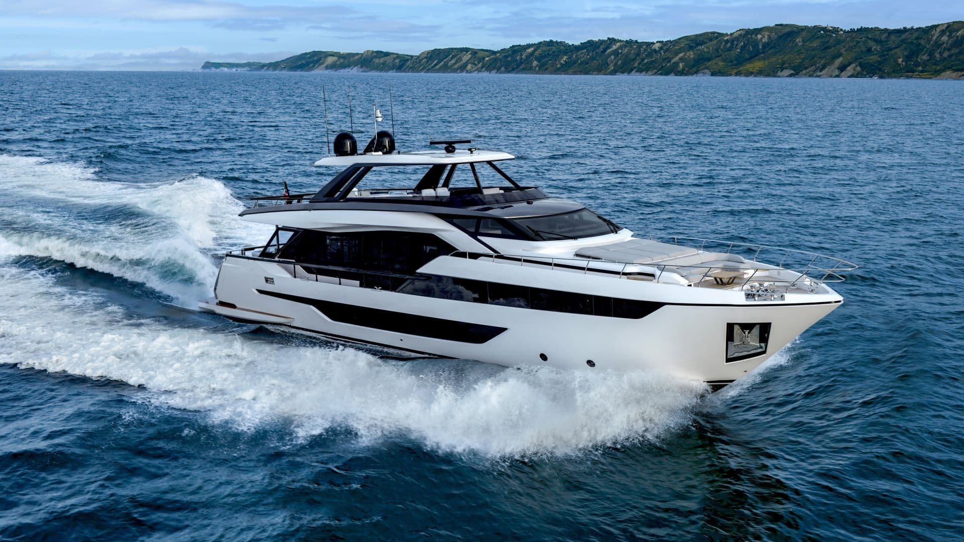 Ferretti Yachts 940 cruising