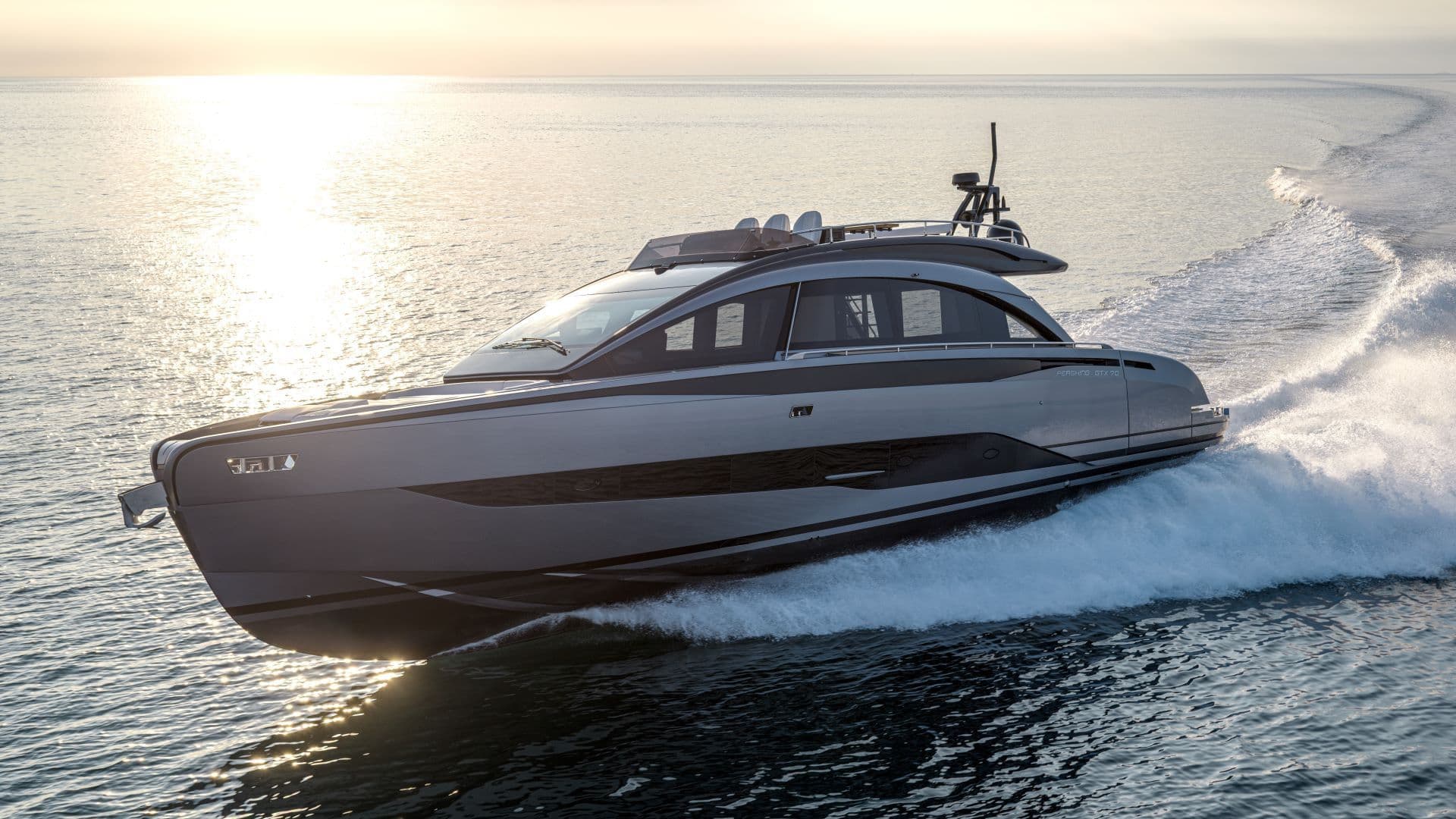 Pershing GTX70 side view cruising